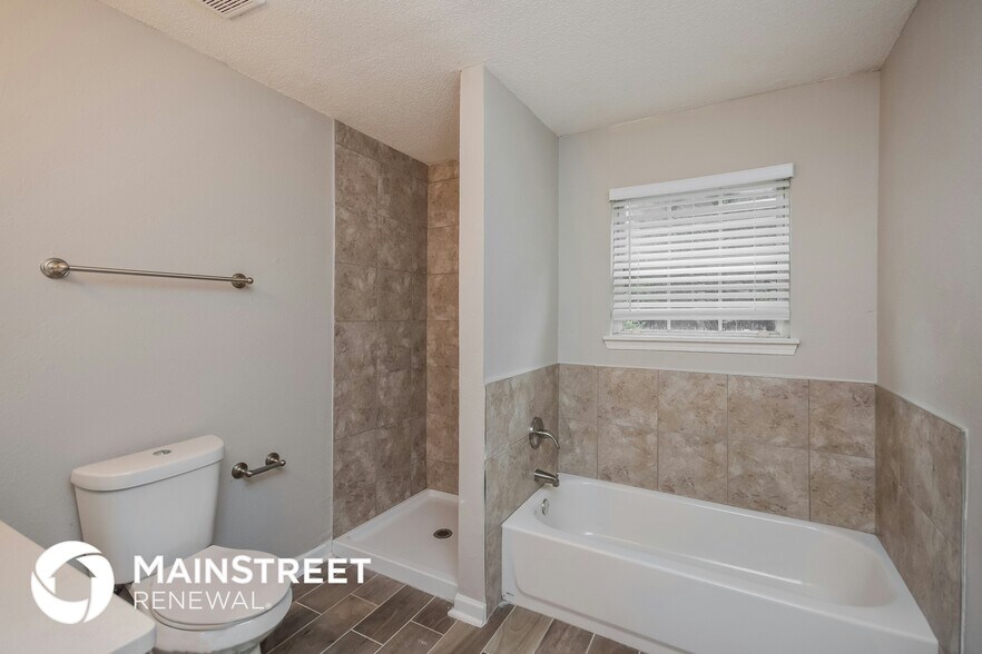 Building Photo - 722 Jockey Ln