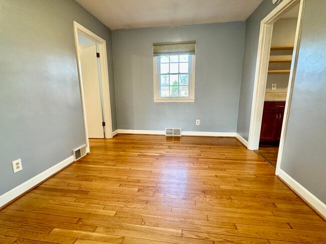 Building Photo - 479 Stratford Dr