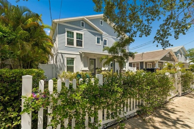 Building Photo - 213 S Albany Ave