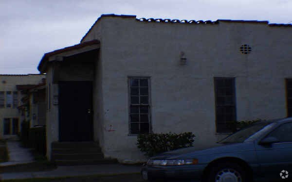 Building Photo - Garfield Avenue Apartments
