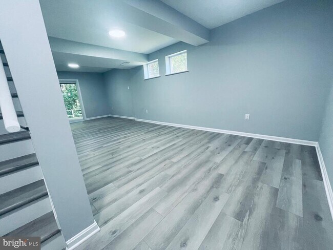 Building Photo - 1129 Edward Dr