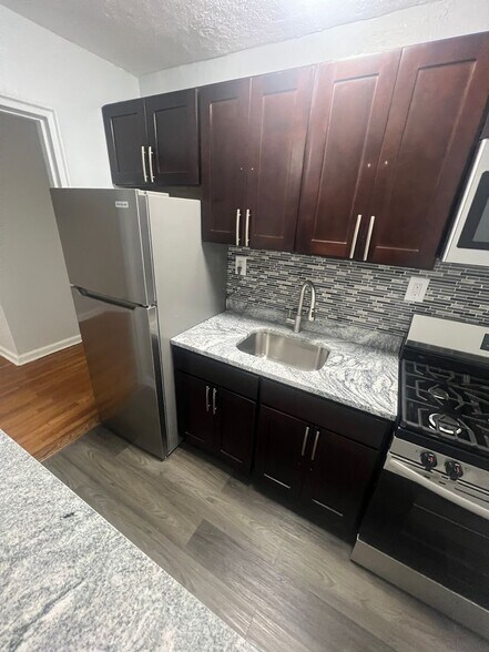 Interior Photo - 151 South Munn Ave