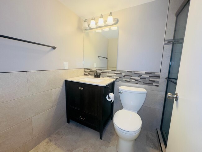 Building Photo - 13771 Oneida Dr