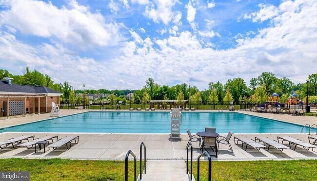 Building Photo - 9704 Glassy Creek Way