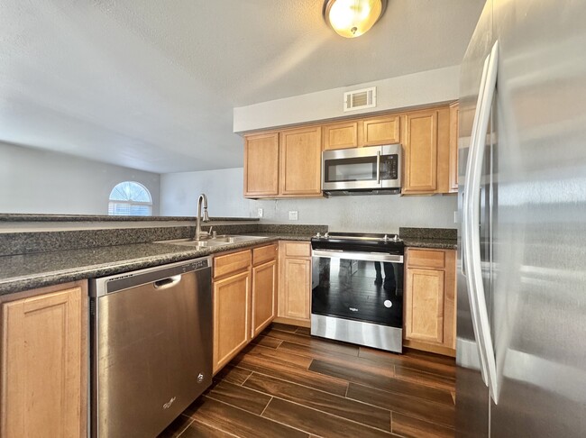 Building Photo - 9325 W Desert Inn Rd