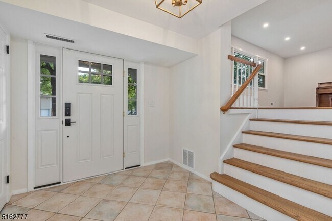 Building Photo - 27 Glenbrook Rd