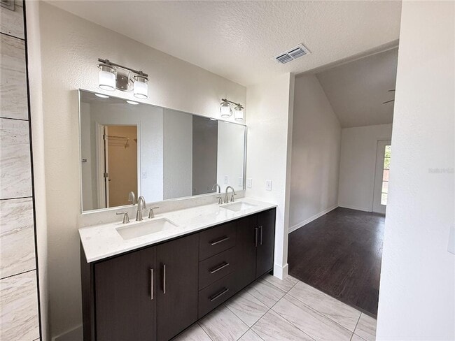 Building Photo - 159 Stillwater Dr