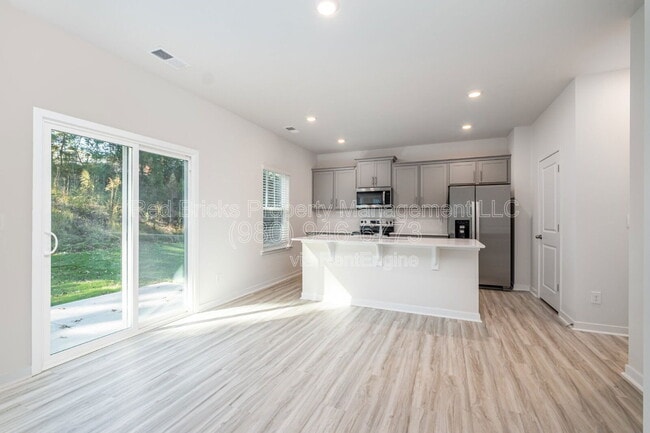 Building Photo - 142 Rustling Waters Dr