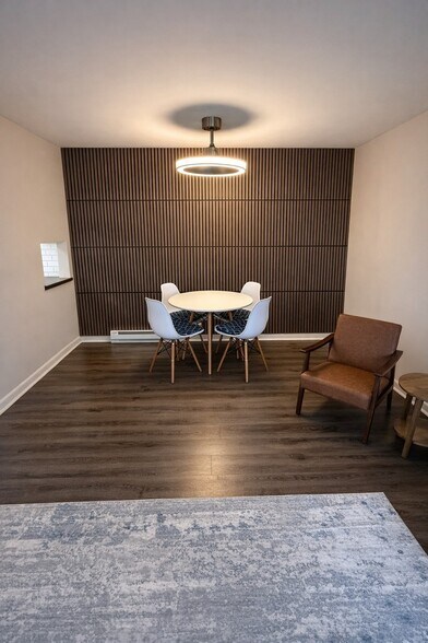 Building Photo - 2601 Hillsboro Pike