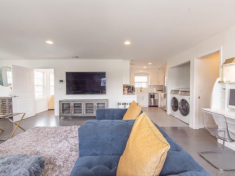 Building Photo - 201 Catherine St