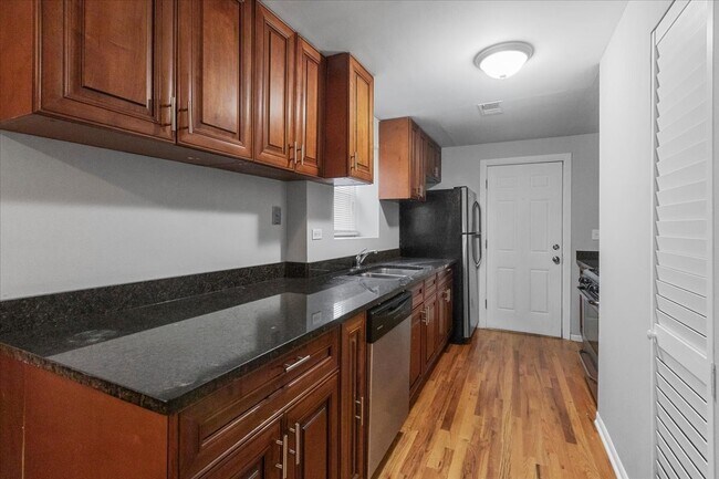 Building Photo - 1464 W Ohio St
