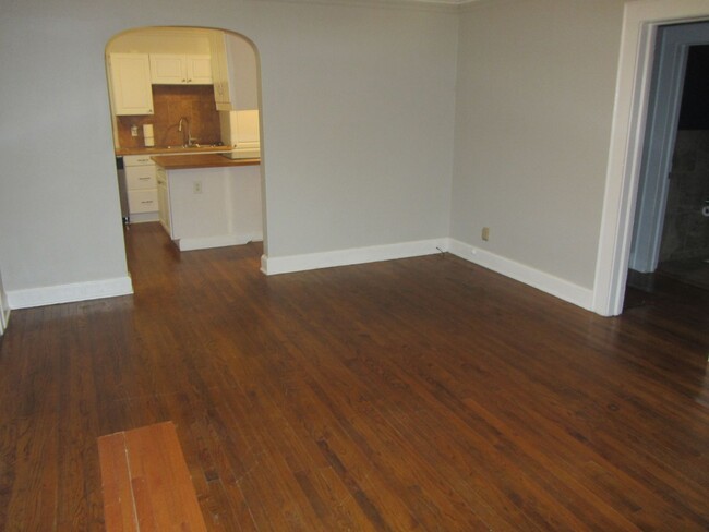 Building Photo - Charming 2 bedroom home close to St Francis!