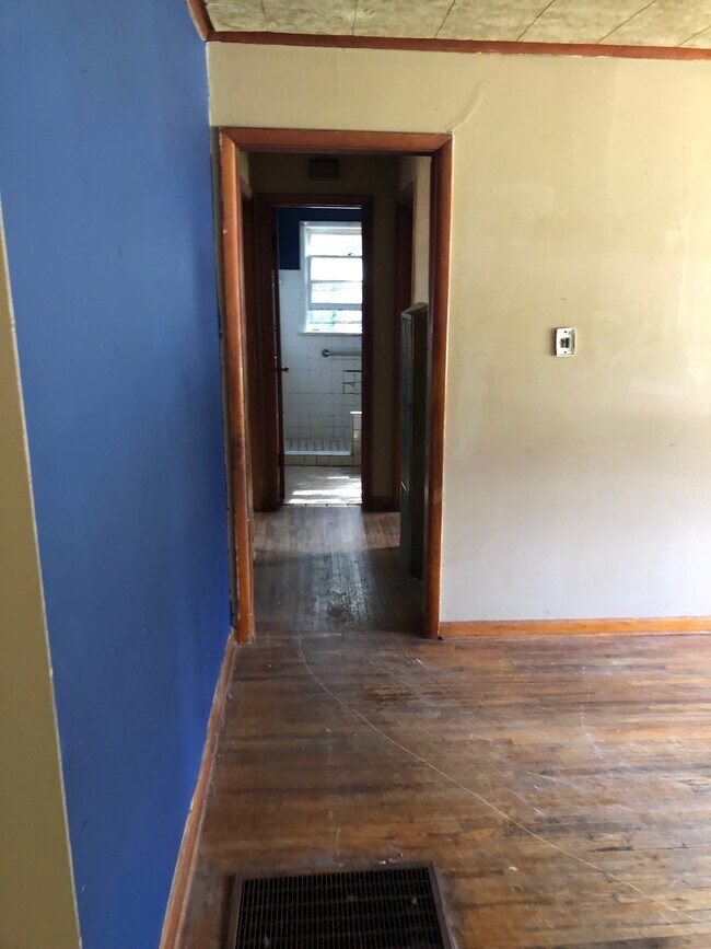 Building Photo - 3 bedroom