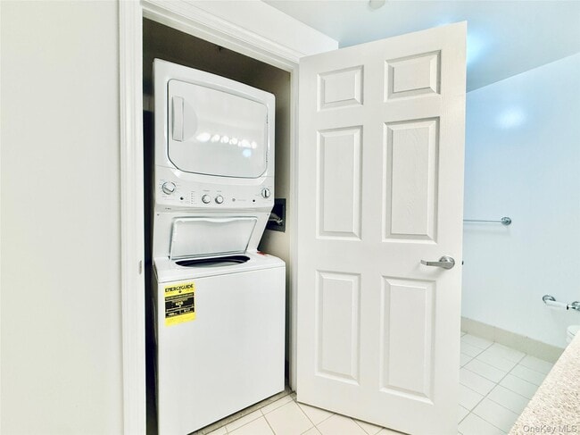 Building Photo - 300 Mamaroneck Ave