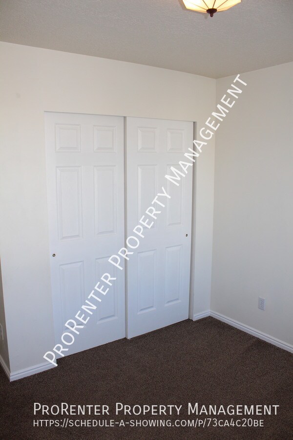 Building Photo - Charming 4 Bed, 2 Bath Layton Home
