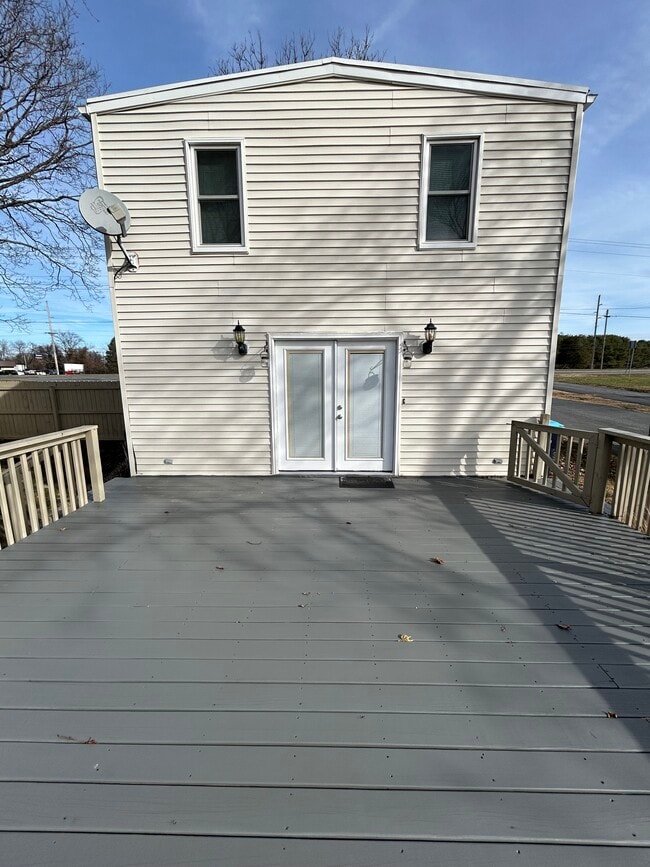 Building Photo - 1284 S Bay Rd