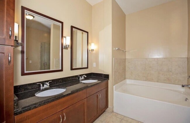 Building Photo - 870 Mayson Turner Rd NW