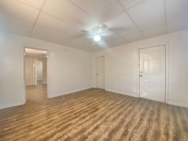 Building Photo - 2 bed 2 bath near Texas Tech University now available