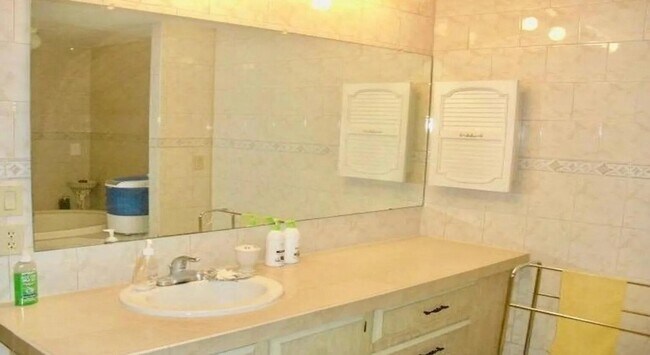 Building Photo - 4067 White Pine Dr