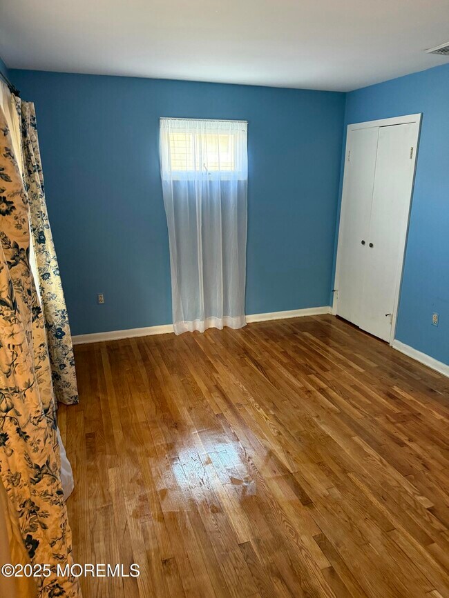 Building Photo - 324 Shady Brook Ln