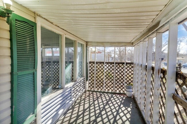 Building Photo - Marshalltown Deluxe