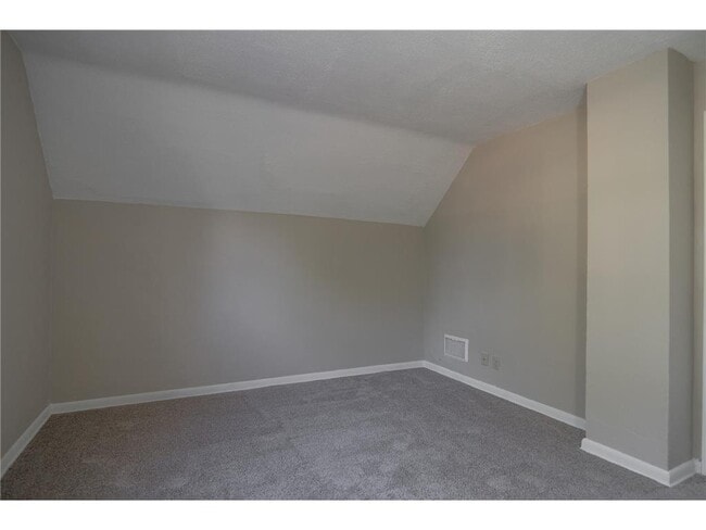 Building Photo - 608 7th Ave S