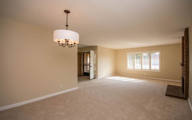 Building Photo - Fully Remodeled 3BD/2BA in Carlsbad