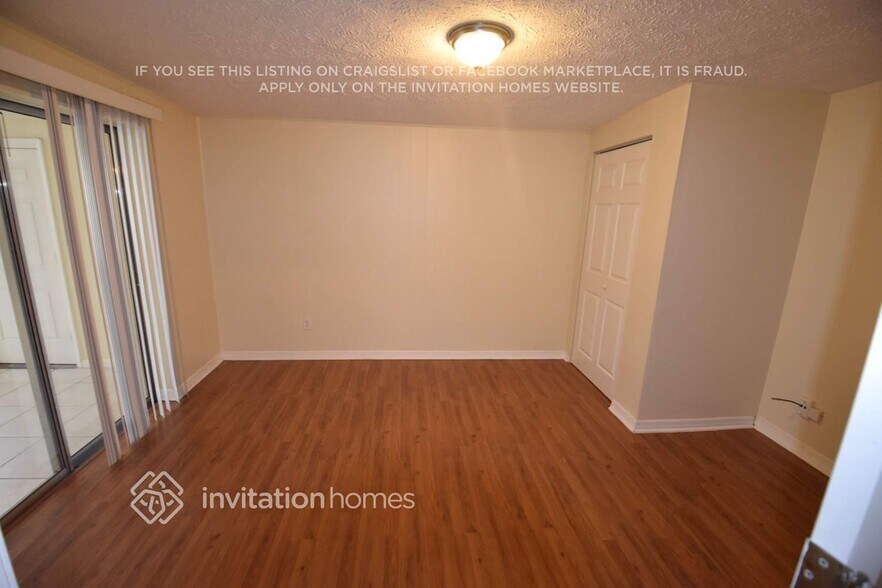 Building Photo - 8685 Brackenwood Dr