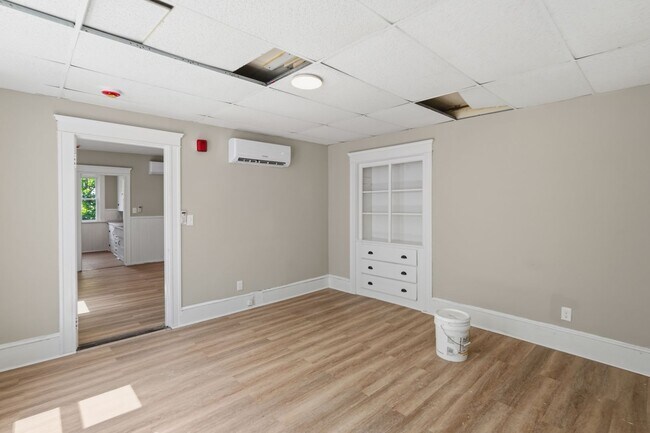 Building Photo - 387 Grove St