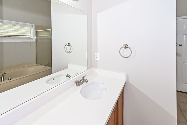 Building Photo - 7878 Meadow Ridge Ln