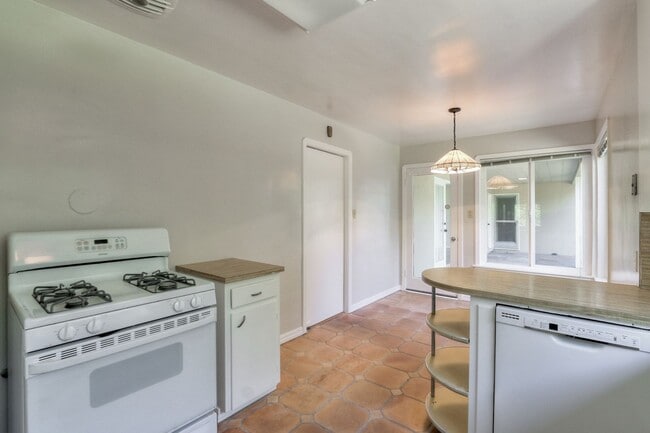 Building Photo - Home For Rent in Beautiful Saratoga!