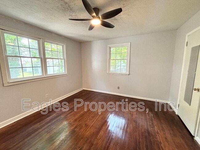 Building Photo - 418 Dove Pl