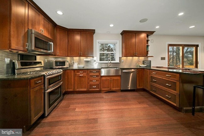 Building Photo - 18 Orchard Way N