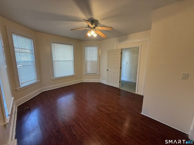 Building Photo - 215 Woodlawn Terrace