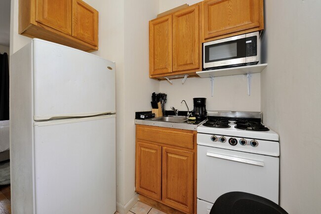 Building Photo - 300 E 92nd St