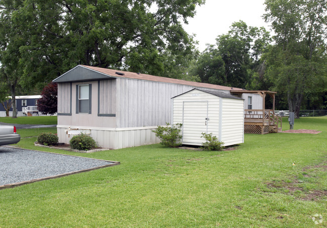 Building Photo - Colonial Mobile Home Park