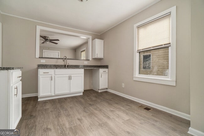 Building Photo - 973 Lawton St SW