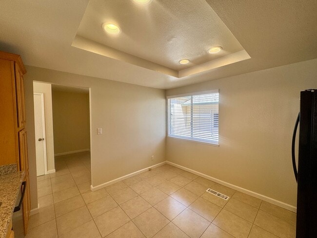Building Photo - Spacious Townhouse in the Desired Bancroft...