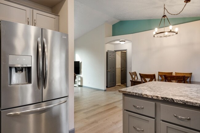 Building Photo - Furnished 3-Bedroom Home with Fenced Yard - Pet Friendly