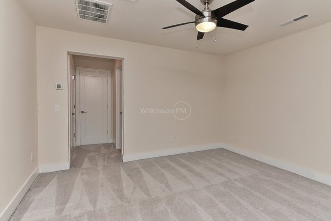 Building Photo - Luxury 3-Bed, 3.5-Bath Townhouse in Prime ...