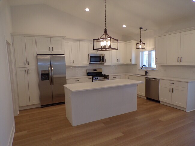 Building Photo - 33476 N Evergreen Dr
