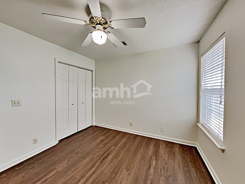 Building Photo - 2960 Riverbend Dr