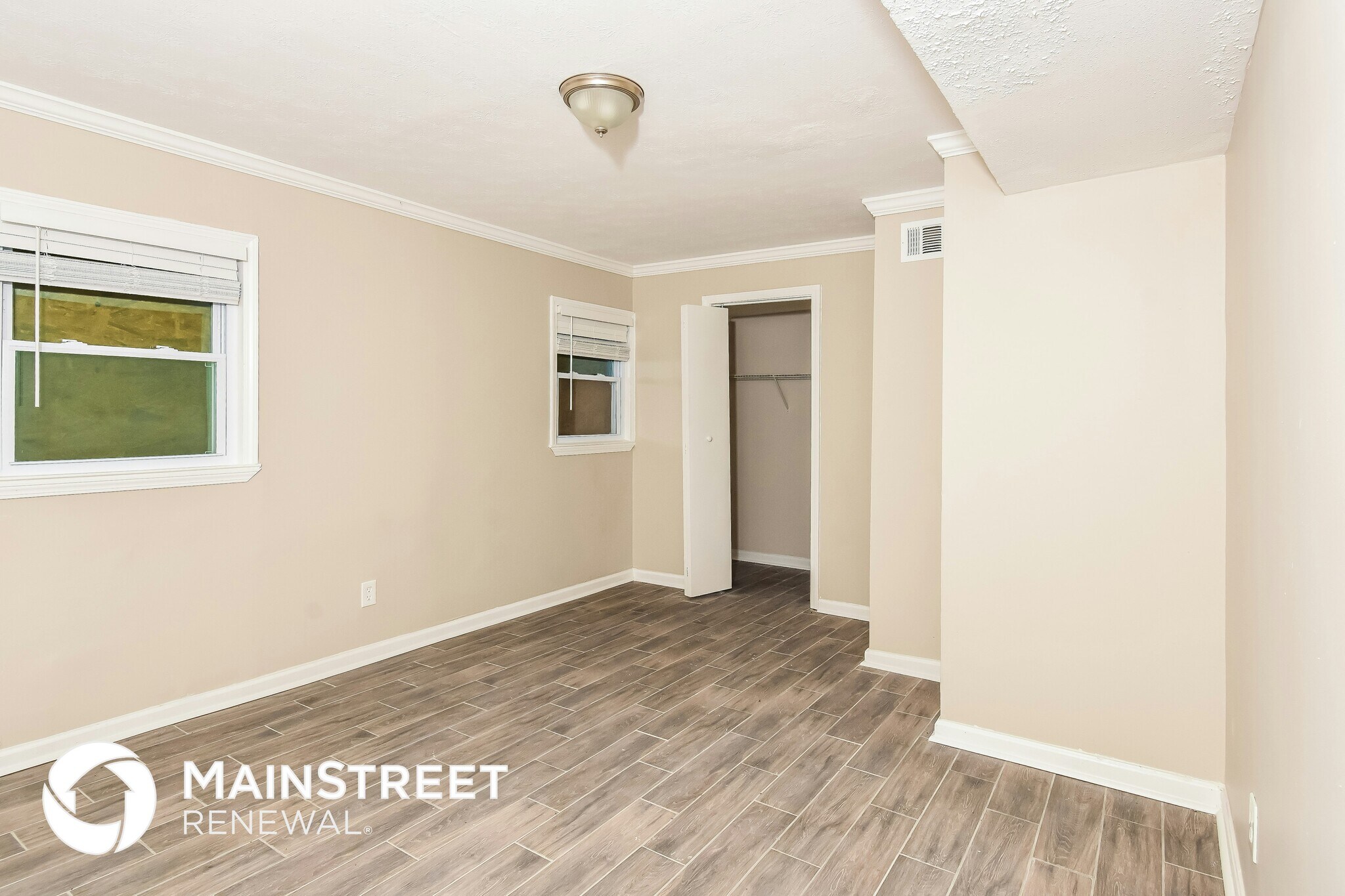 Building Photo - 598 Oakside Dr SW