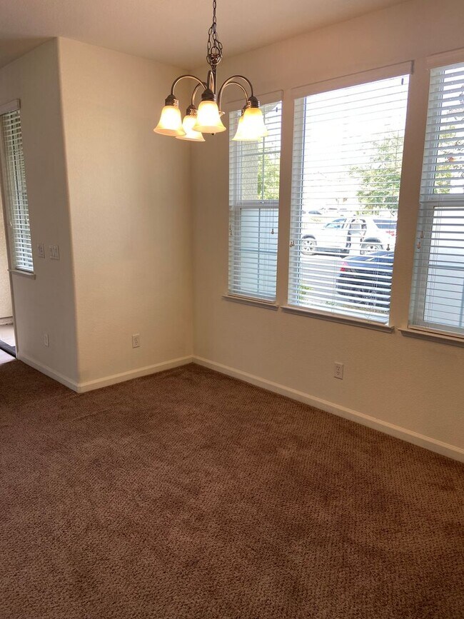 Building Photo - 4 Bedroom, 2.5 Bath - Located in Hideaway Treehouse Community