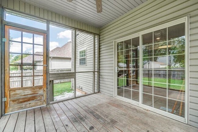 Building Photo - 1403 W Maplewood St