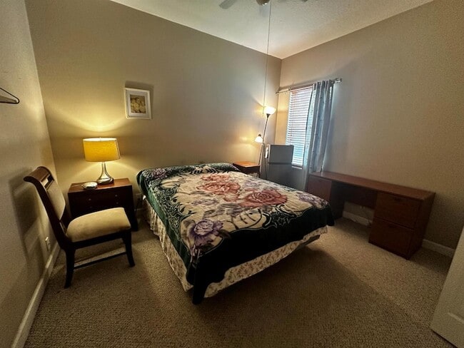 Primary Photo - 464 SW Balfour Ave