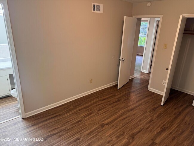 Building Photo - 6475 Forest Glen Dr