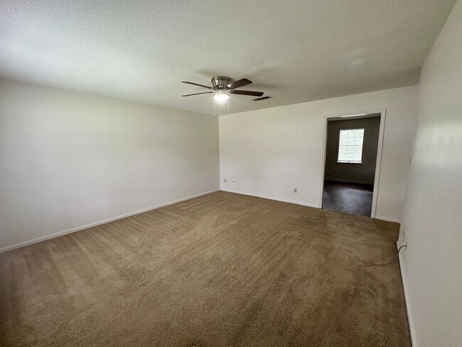 Building Photo - 6119 B Vinnie Dr