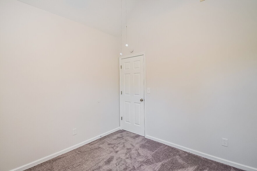 Building Photo - 512 Tori Ct