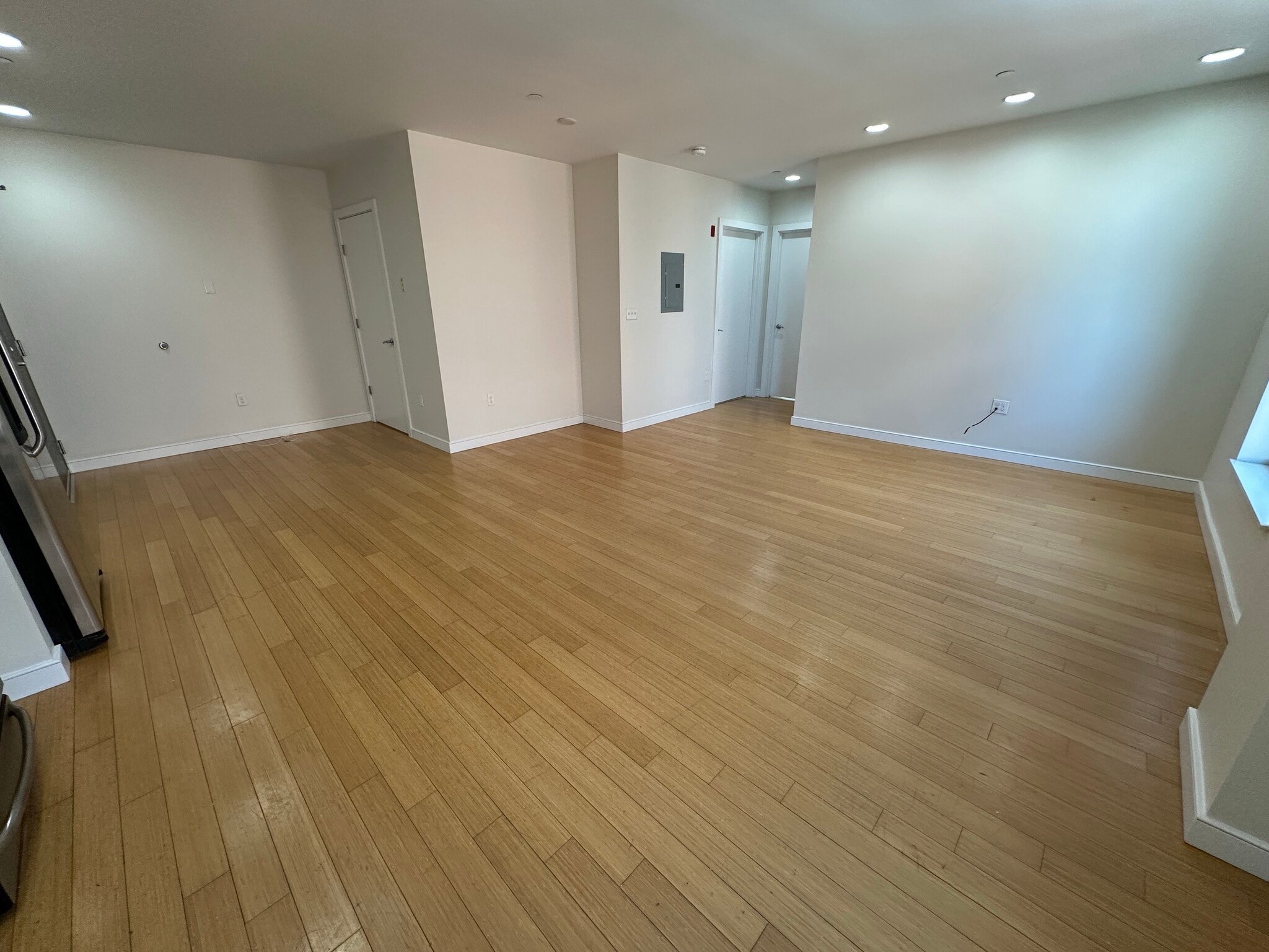 Building Photo - 591 Albany St